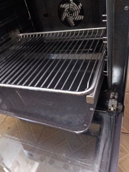 Иноксова  печка с керамичен плот VOSS Electrolux 2 години Гаранциия