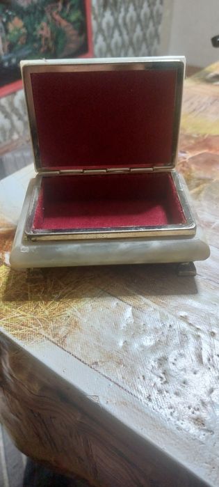 Две бижутерски кутии от оникс!