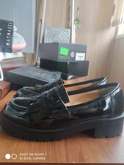 Продам лоферы лакированные бу Корея