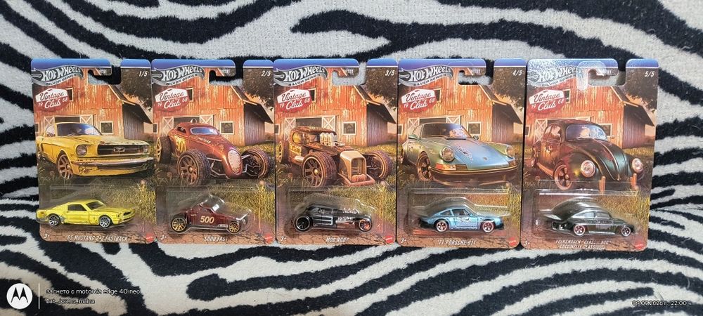 Hot wheels 8 set