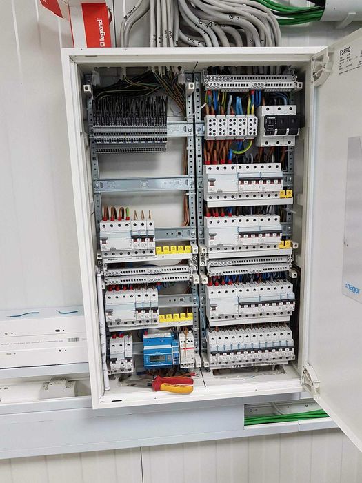 Electrician servicii instalații electrice Târgu Mureș și împrejurimi