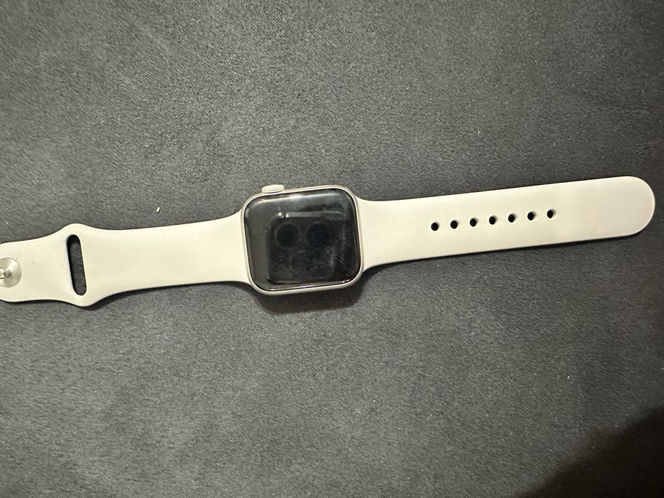 Смарт часовник: Apple watch se