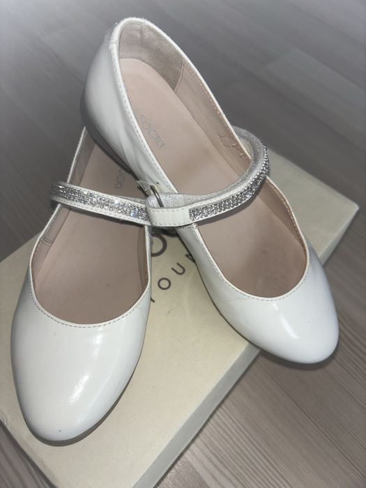 Balerini din piele naturala lacuita, cu strasuri, marimea 33