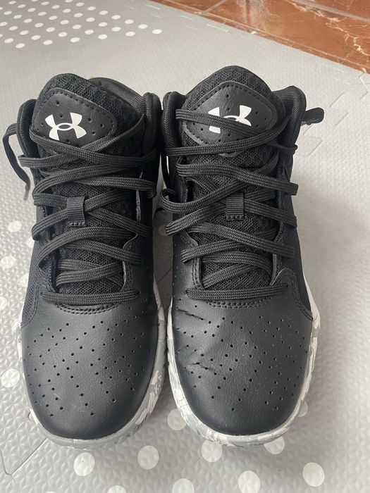 Ghete baschet / strada Under  Armour, aproape noi ,  originale , luate din Austria din reprezentanta , mar 37 .5 / 23,5 cm