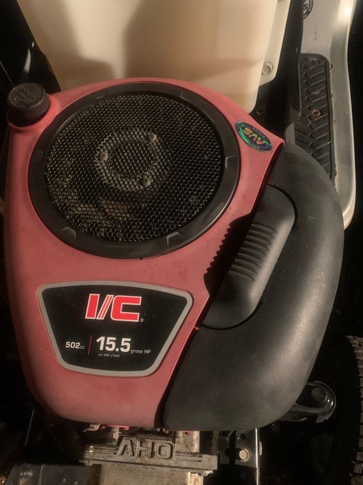 Tractoraș de tuns gazon