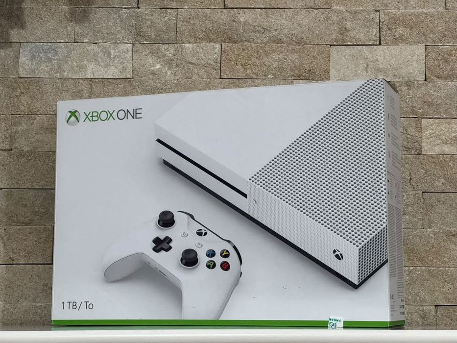 Xbox one S 1 TB cu 2 controllere originale cu cutie, + jocuri NEGOCIABIL