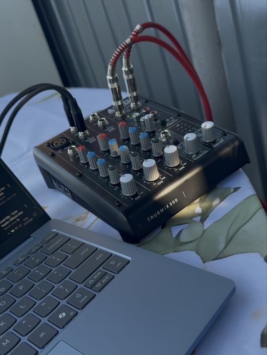 Vând boxe / amplificator / stative / mixer