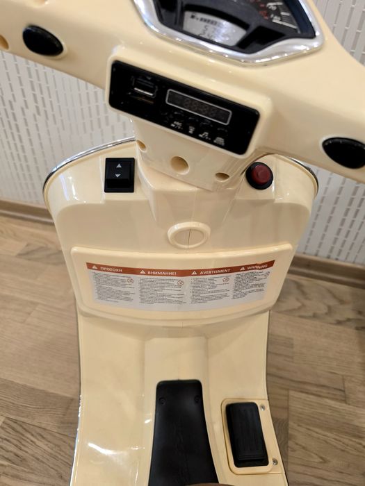 Детски скутер Vespa