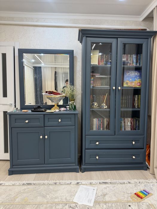 Продается шкаф с зеркальным комодом