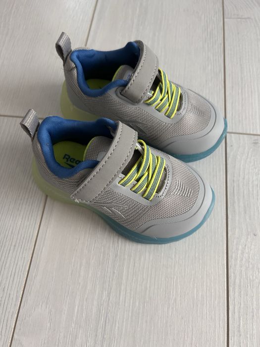 Нови маратонки reebok светещи