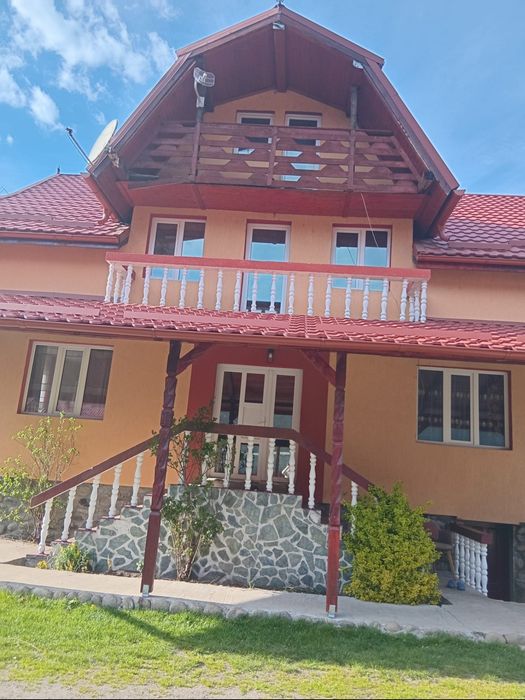 Casa spatioasa de vanzare ideala pentru locuit sau pensiune zona de munte Mărisel