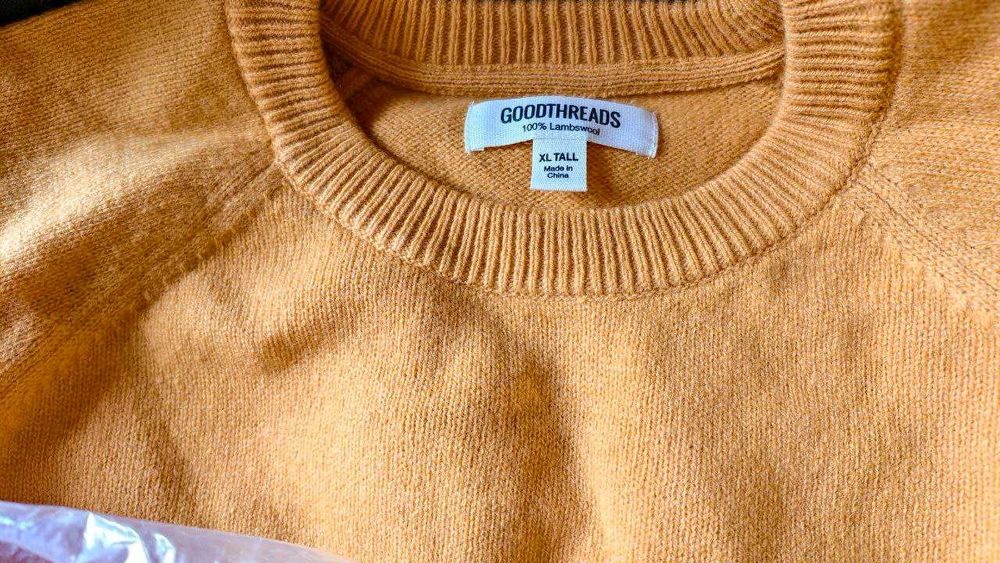 Фирменный яркий шерстяной свитер из США. Новый