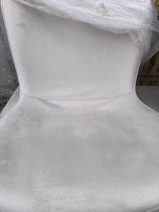 Тапициран стол, ергономична форма с висока облегалка бежово/златист