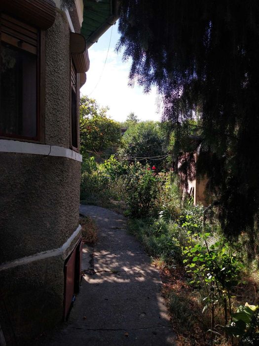 Casă de vânzare in comuna Apahida, zona Triunghiul CFR, cu teren  generos de 1.318 mp, ocupabilă imediat