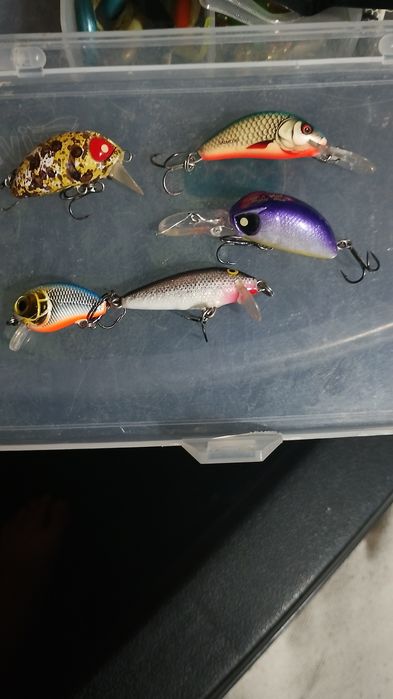 Combo Pescuit Finesse: Lansetă Berkley URBN 1-8g + Mulinetă Abu Garcia Revo3 X + 5 Voblere