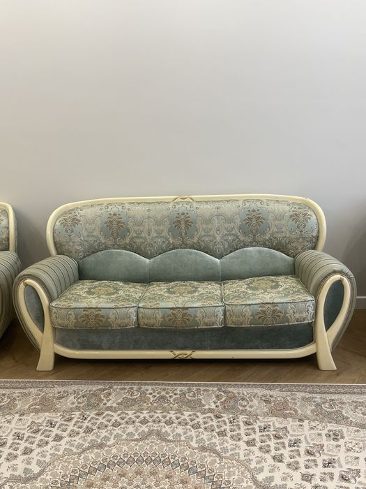 Продам Диван и два кресла