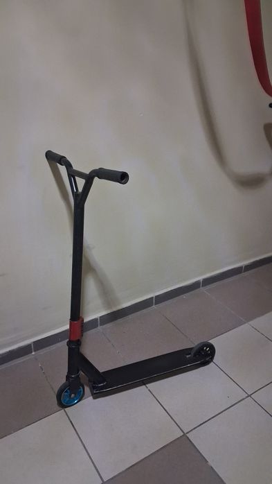 Самокат в хорошем состояний продаю срочно