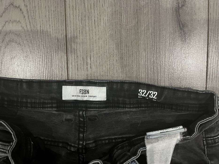 Мъжки дънки.