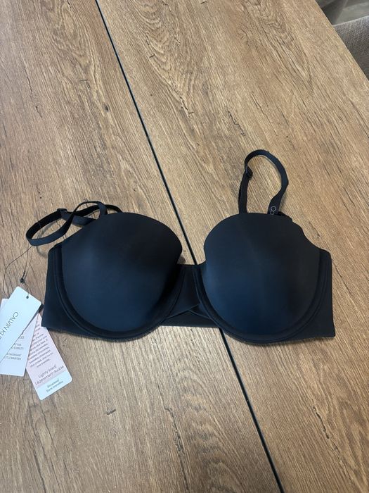 Calvin Klein-нов сутиен