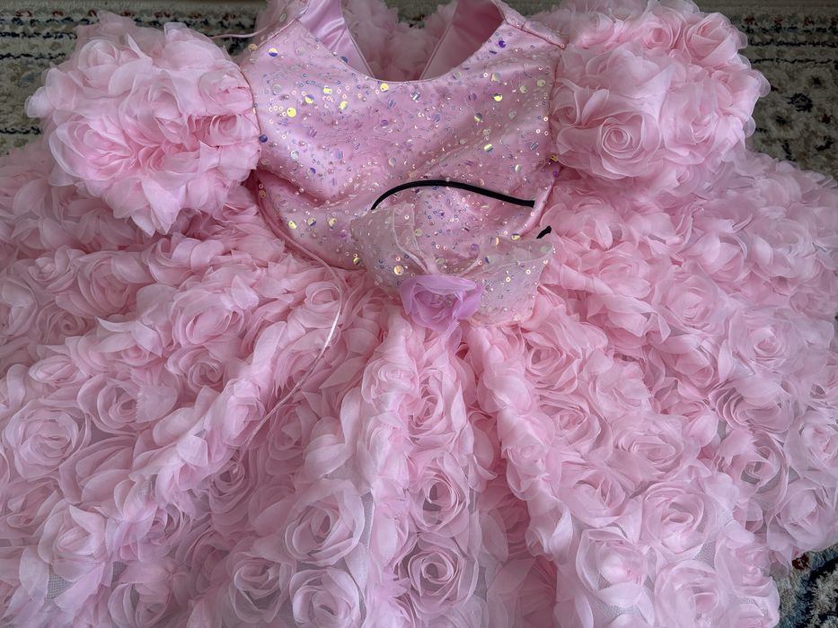 Пышное розовое платье для девочки напрокат