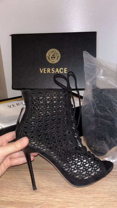 Sandale cu toc cu șiret negre noi