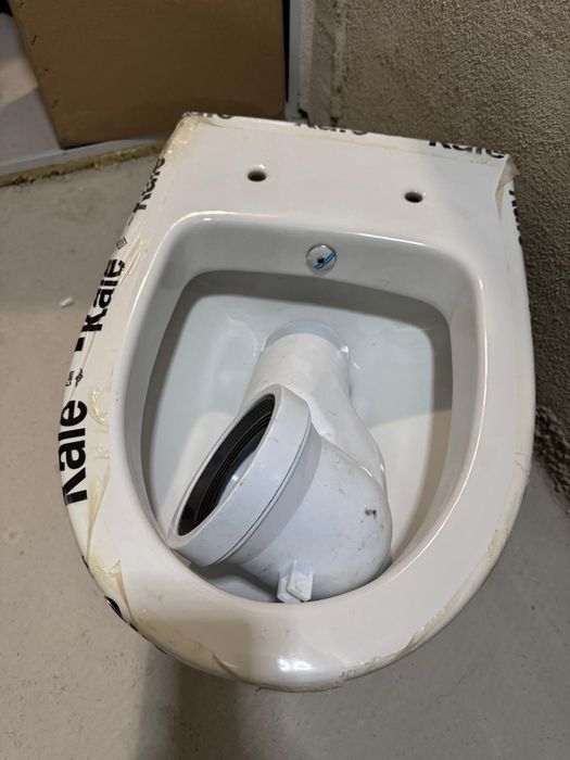 Нова туалетна чиния