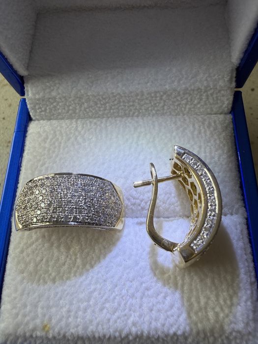 Продам серьги золотые с бриллиантами.