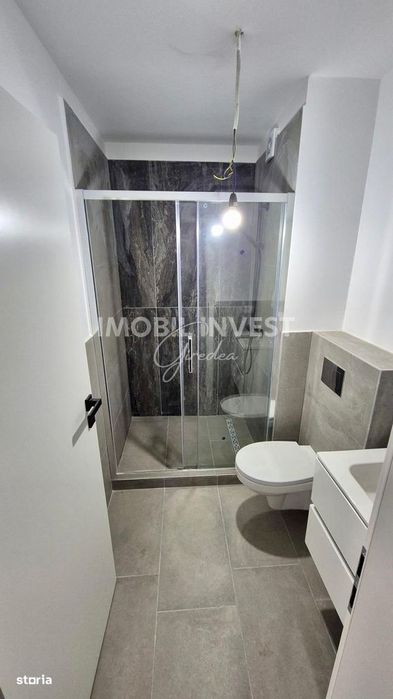 Garsoniera de vanzare, etaj 1, cu parcare si boxa, bloc nou