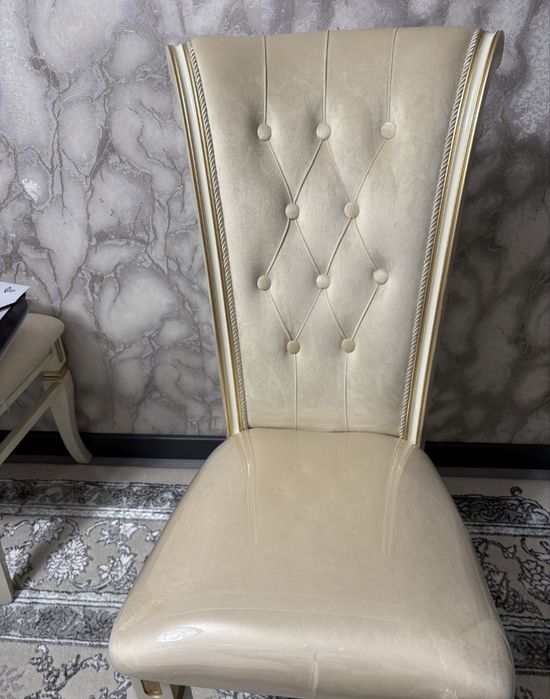 Продам стол со стульями на 10 персон