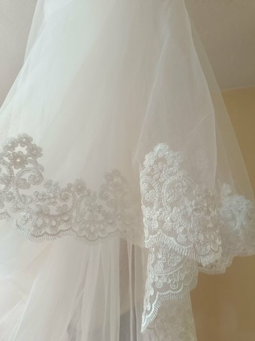 Булчинска  рокля и дълъг воал