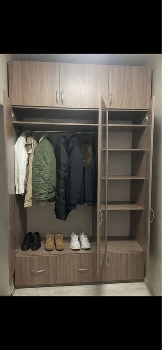 Продам прихожую срочно