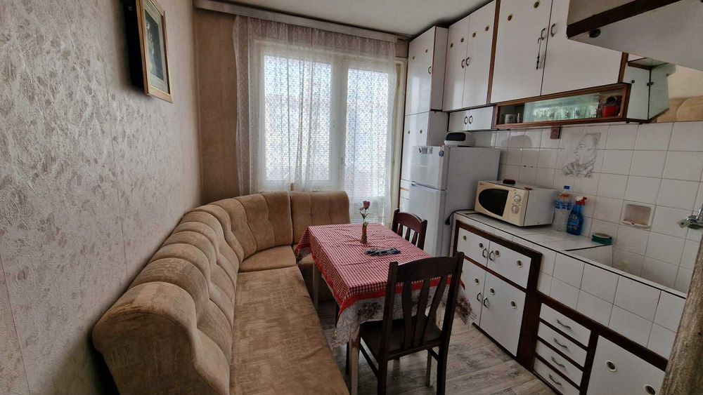 Дава се под наем Двустаен апартамент в Русе, Център - 70 кв.м за 289.17 € - Снимка #2