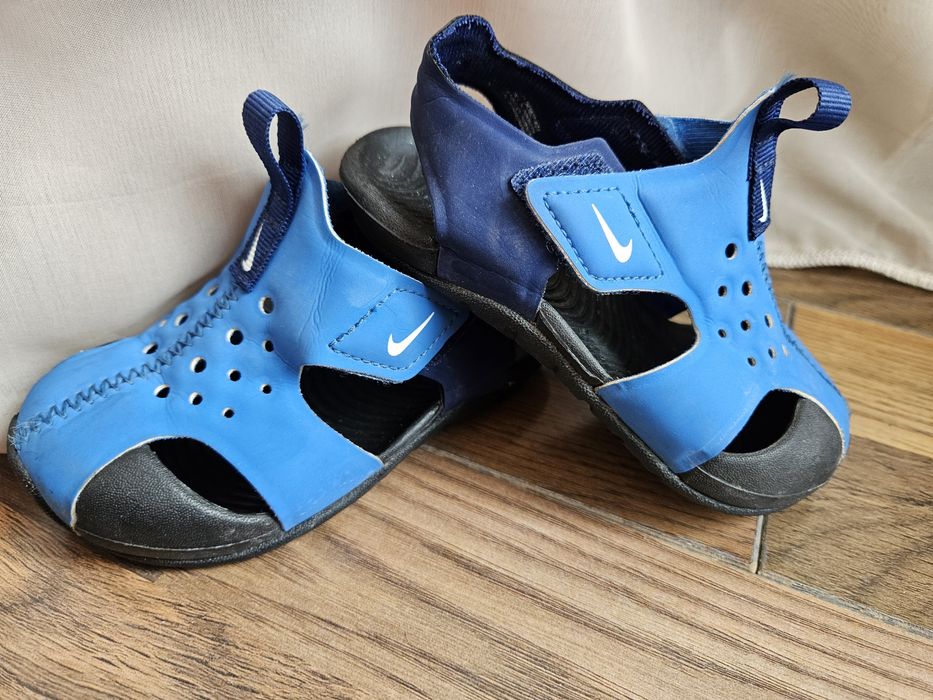 Sandale Nike marime 22