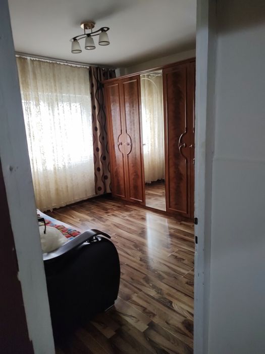 Vând apartament in Abrud, Alba ,2 camere, etaj 3amere i