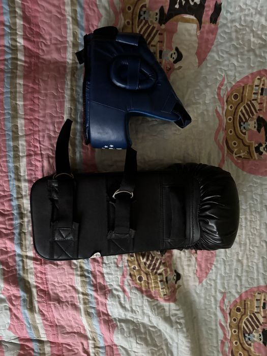 Макивара и шлем для единоборств