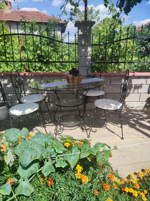 Градински мебели