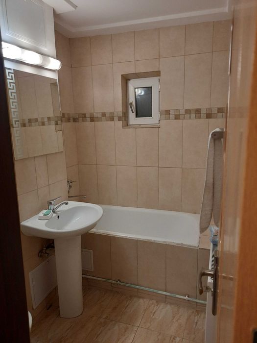 Inchiriez apartament