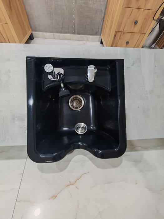 Vând scafe frizerie