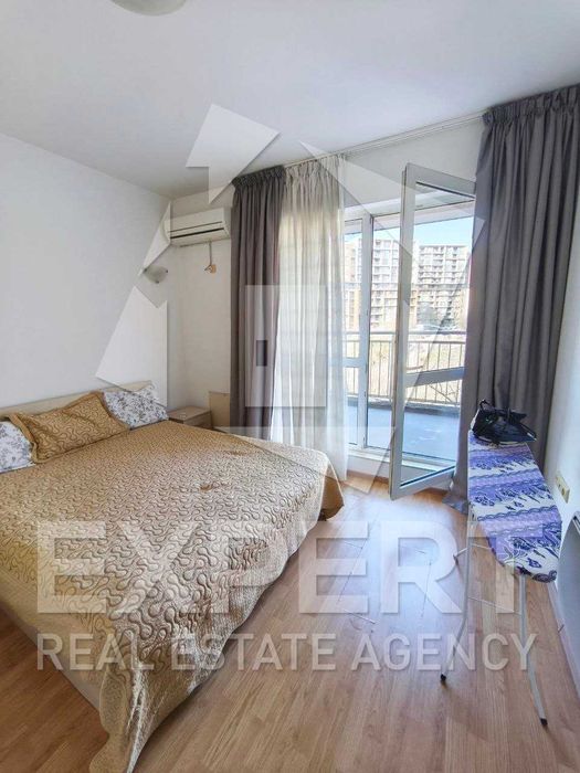 Слънчев двустаен апартамент с гараж в Бриз!