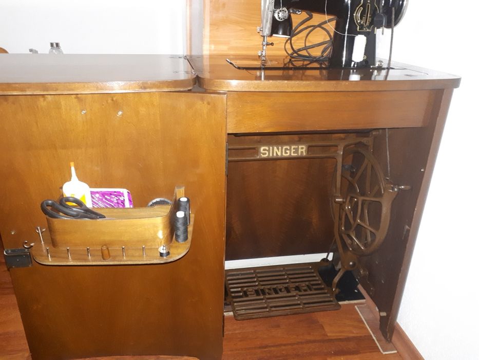 Vând mașină de cusut