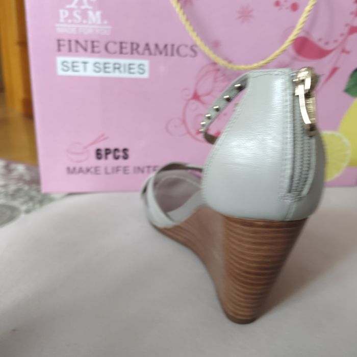 Босоножки кожаные