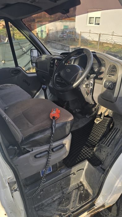 Ford Transit basculabil pe 3 parti