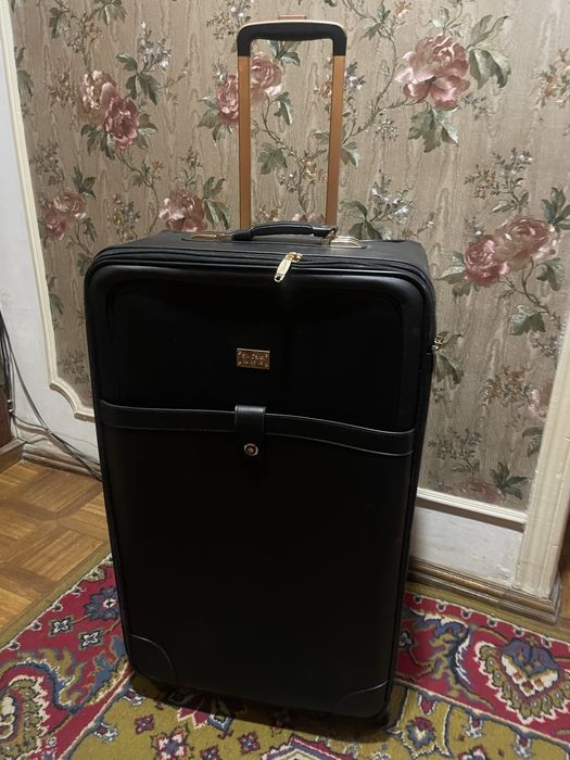 Новые чемодан отличном состоянии 50х89 Дамская сумочка 35,×23 через пл