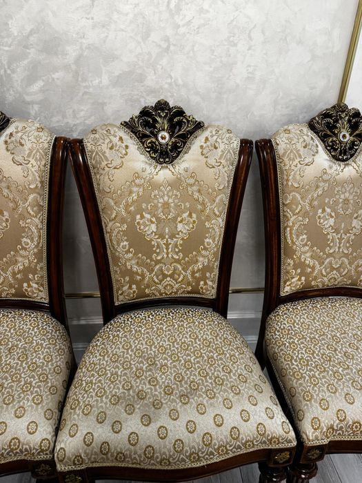 Стол и 12 стулья