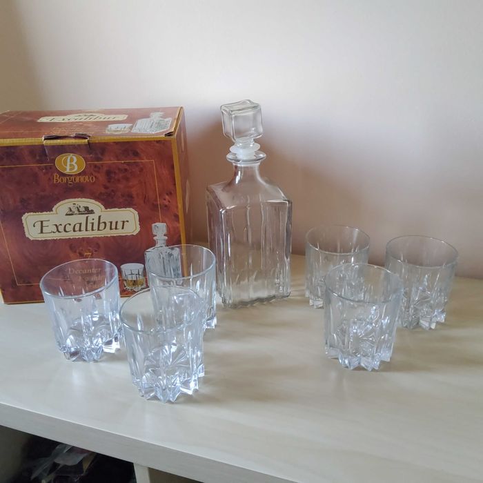 Продавам нов сервиз за напитки