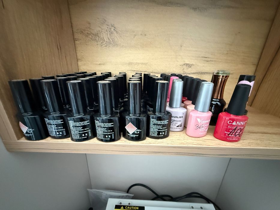 Vand birou de unghii cu set complet pentru manichiura