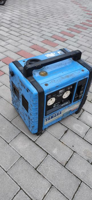 Generator de tensiune Yamaha 220V max 1000W
