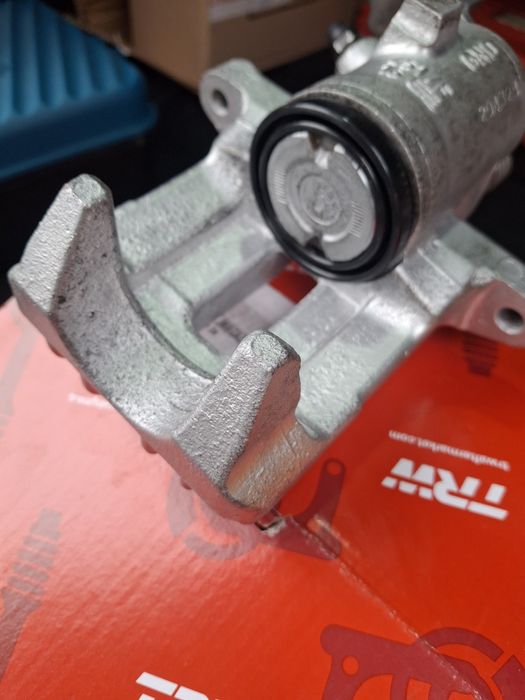 Etrier frână TRW axa spate stânga VW Golf 6