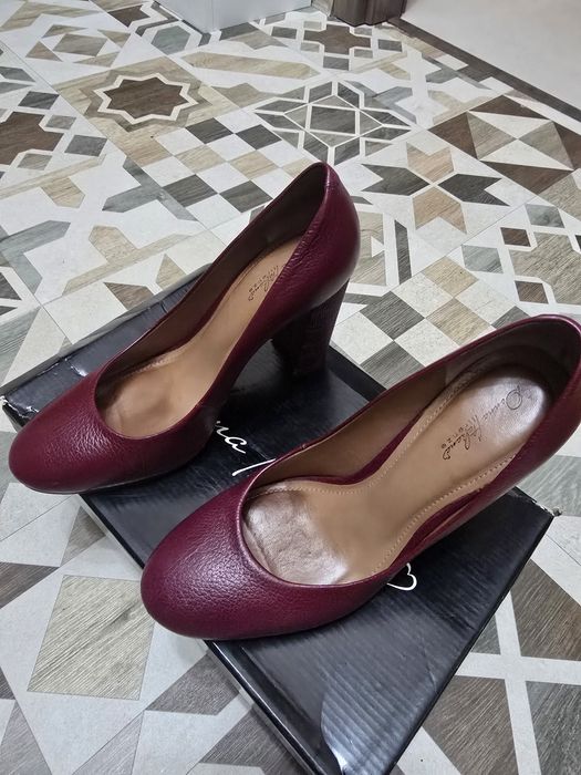 Обувки на ток от естествена кожа