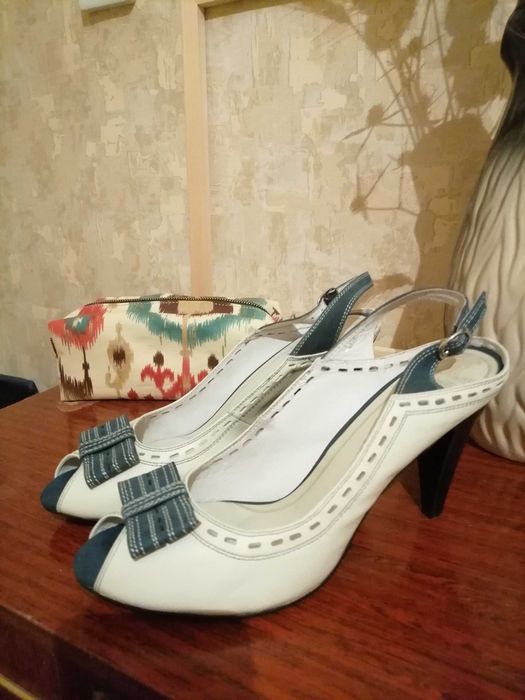 Женские босоножки